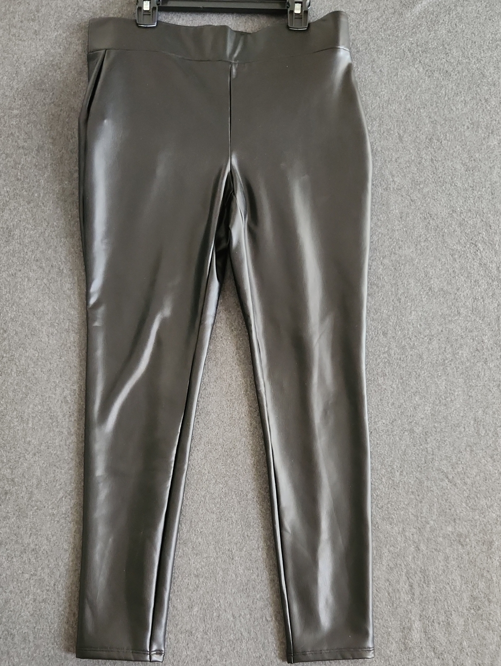 LOFT Black Faux Leather Skinny Pants Women's Medium Petite New Body Con Goth